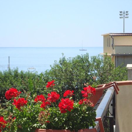 B&B Nereidi Melito Di Porto Salvo Eksteriør bilde